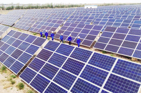 光輝歲月丨十年持續超發(fā)，去甘肅，探尋晶澳科技供貨的這座“不老”電站！