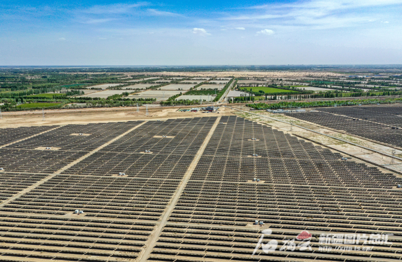 航拍新疆丨兵團單體容量最大的光伏基地加緊施工